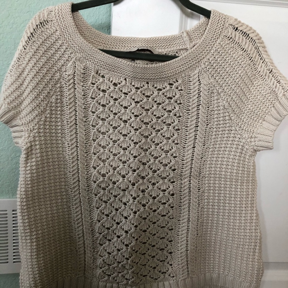 Short sleeved sweater
